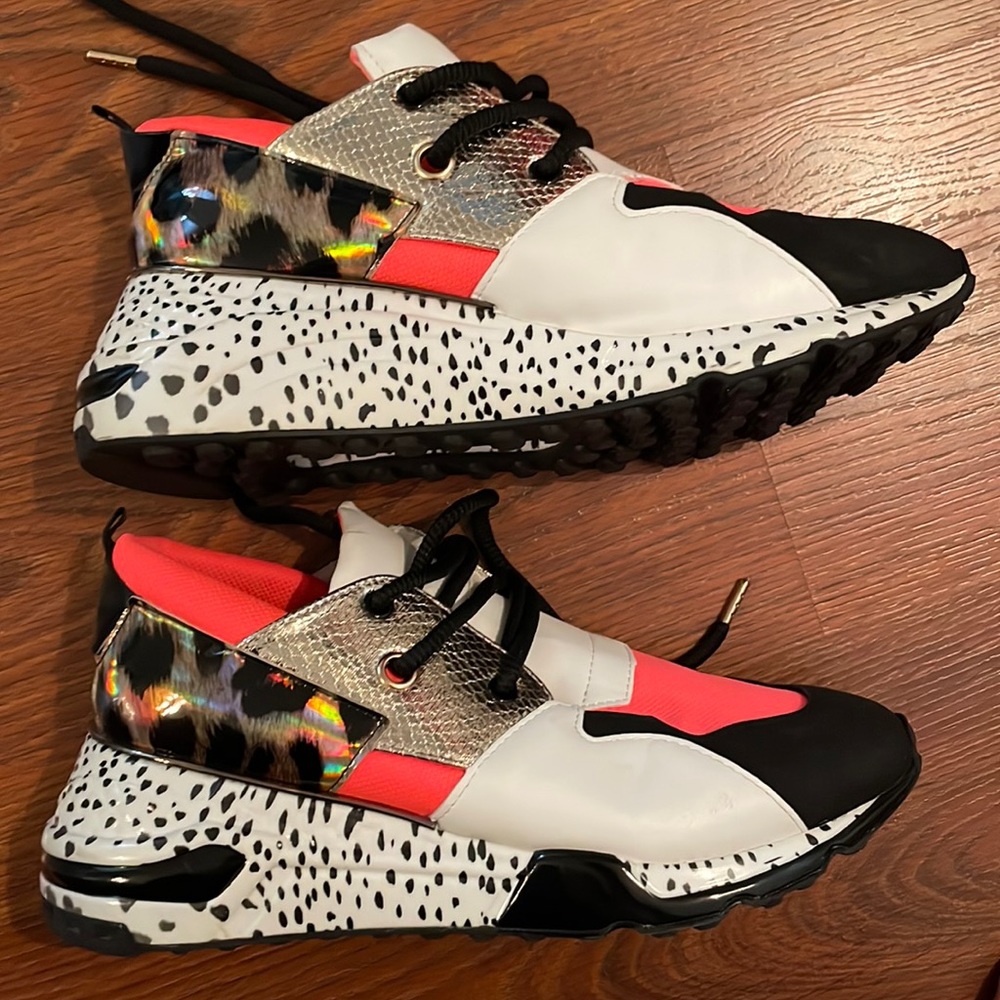 Super cute platform sneakers
